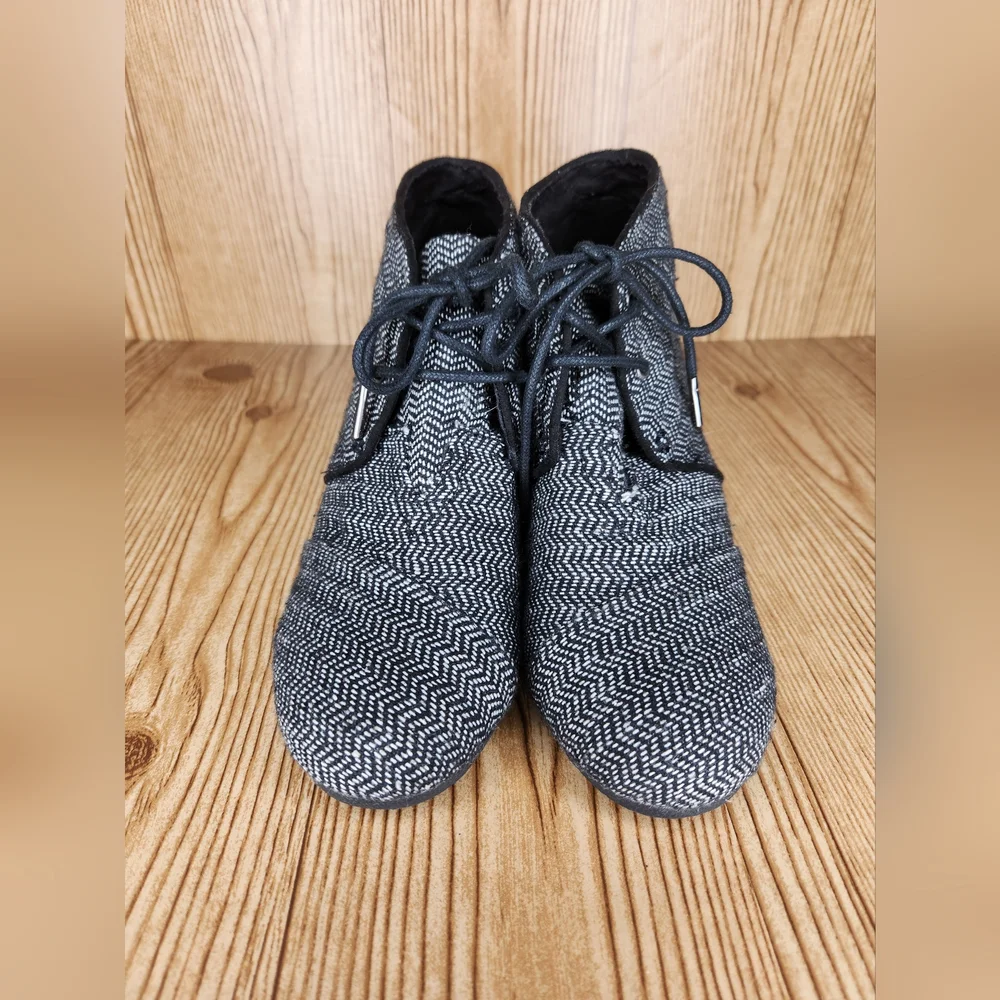 TOMS Women's Desert Wedge‎ Bootie Size 8.5